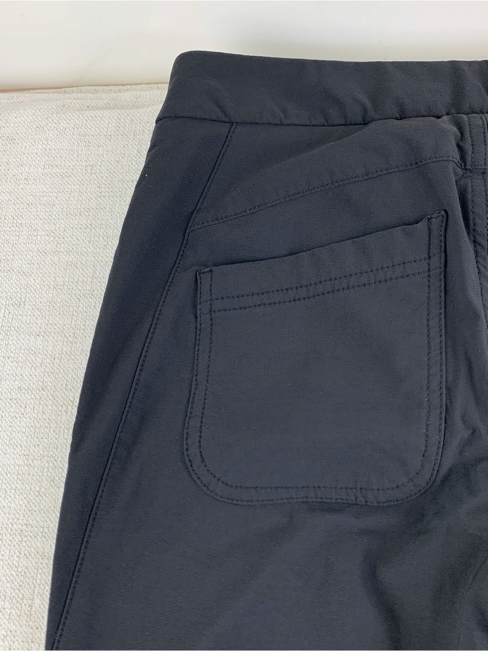 Athleta women's low rise Highline Hybrid Cargo skinny Pant in black zipper ankle - Picture 15 of 15